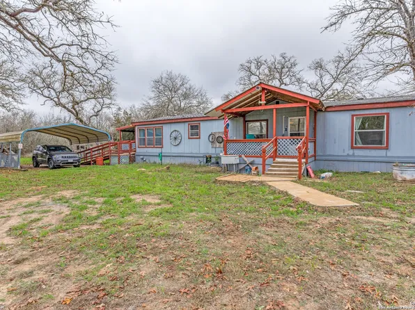 490 CURRY RD, Seguin, TX 78155