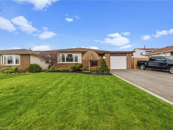 31 Leduc St W, Hamilton, ON L8T 4S3
