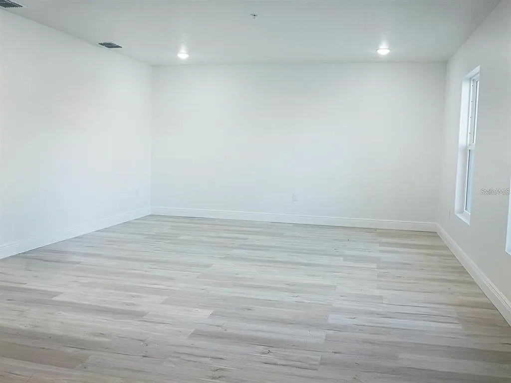 2 bed, 2.0 bath, 975 sqft, $1,697 — Photo 3