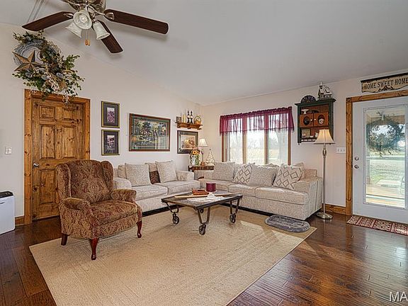 4th image of 1858 Country Ridge Rd