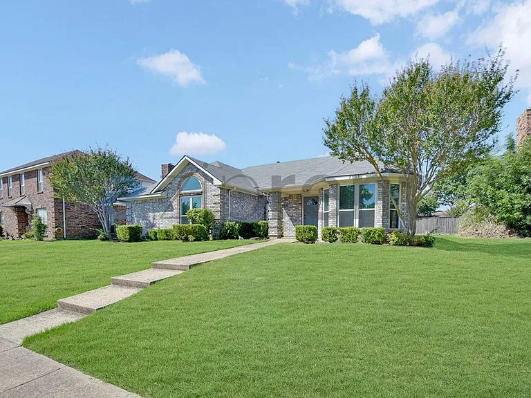 2508 Hawk Dr — Photo 2