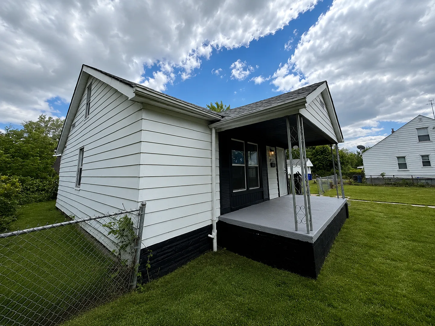 2 bed, 1.0 bath, 900 sqft, $1,250 — Photo 2