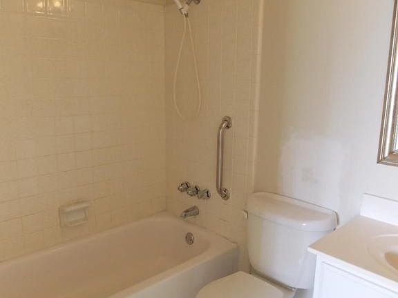 5th image of 302 Casa Bella Ct