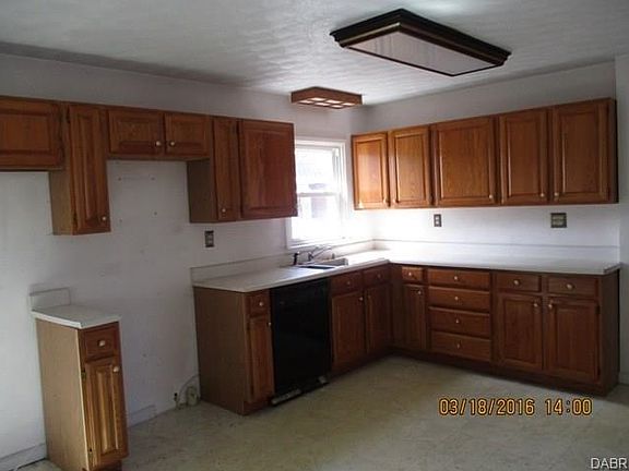 5th image of 202 Sycamore St