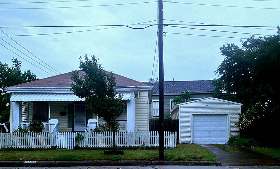 1st image of 2102 31st St
