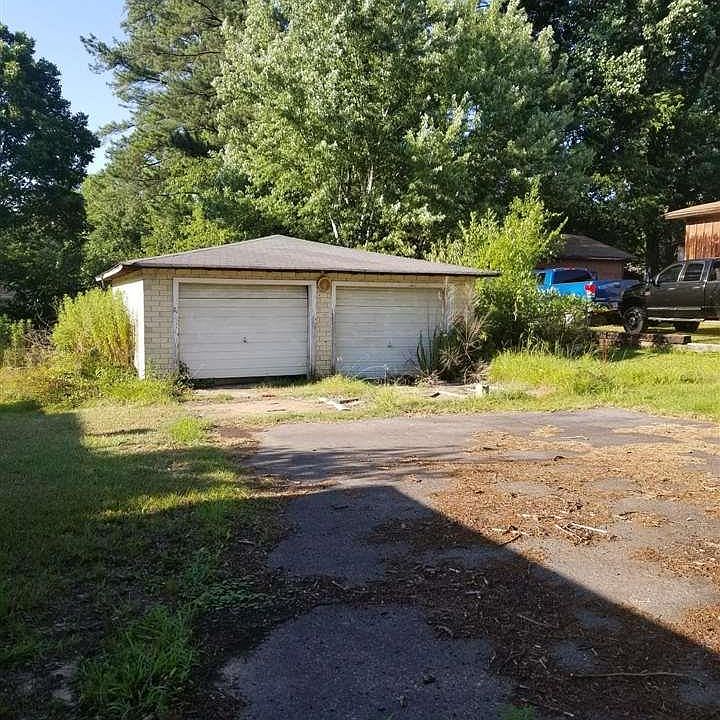 1st image of 904 E Mill St