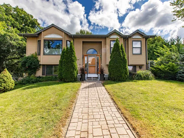 100 Jentz Dr, Potosi, WI 53820