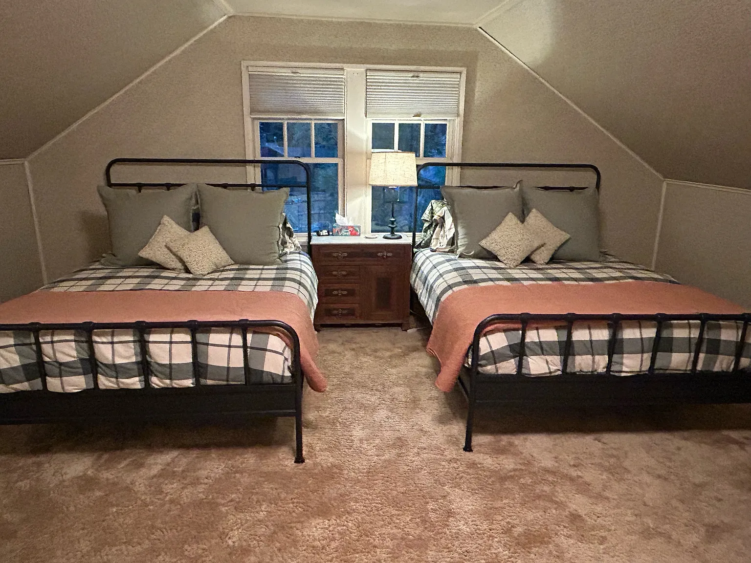 4 bed, 1.5 bath, 1692 sqft, $4,500 — Photo 4