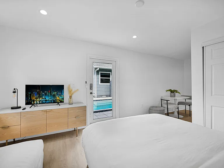 150 NE 50th Ter — Photo 60