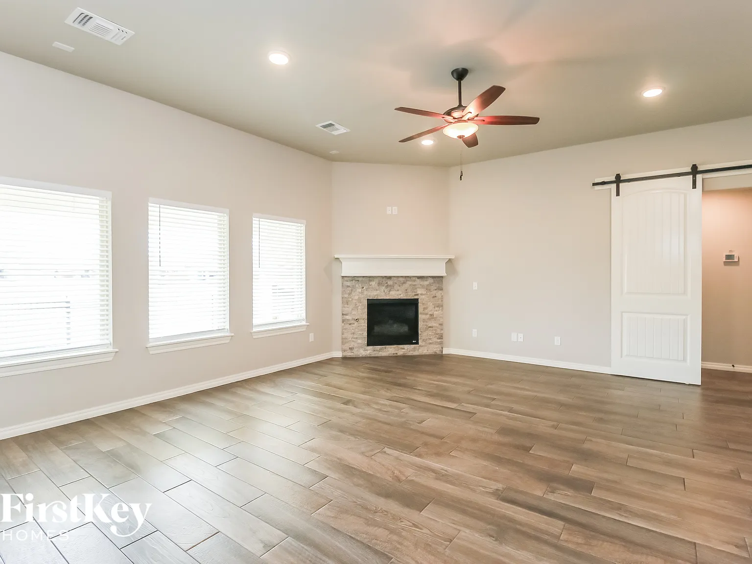 4 bed, 2.0 bath, 1900 sqft, $2,790 — Photo 3