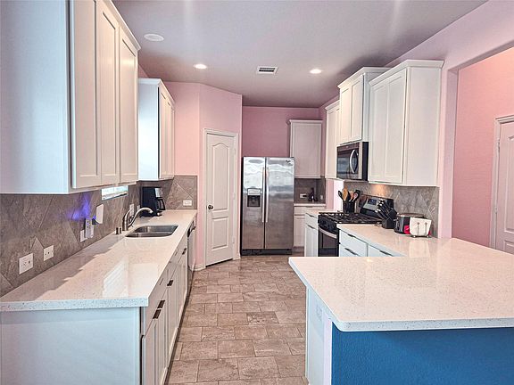 2nd image of 104 Cullen St