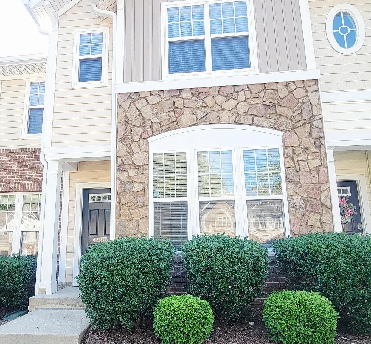 2 bed, 2.5 bath, 1388 sqft, $1,995 — Photo 1