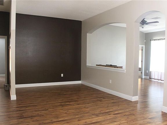 3rd image of 2721 Lucas Lakes Ln