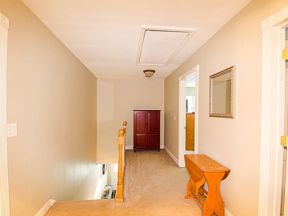 5th image of 22 Phillips Ln