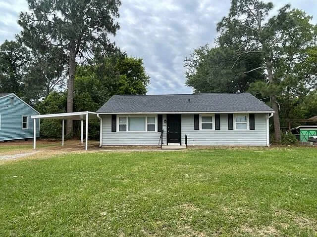 3 bed, 1.0 bath, 1000 sqft, $1,400 — Photo 1