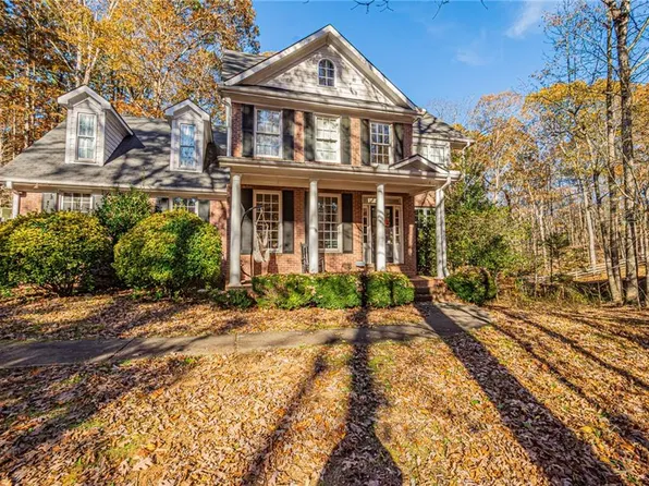 125 Lake Laurel Dr, Dahlonega, GA 30533