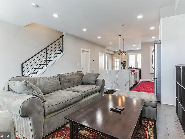 805 Jefferson St NW — Photo 7