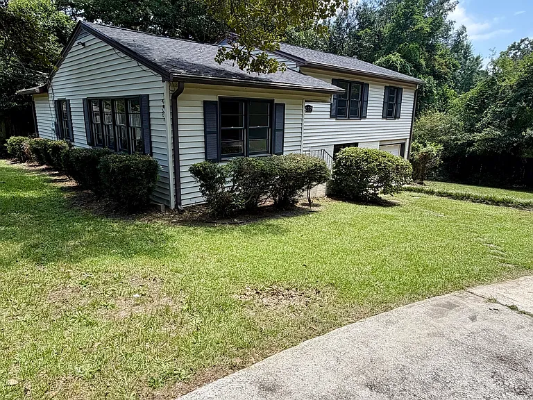 107 Stanley Ter — Photo 49