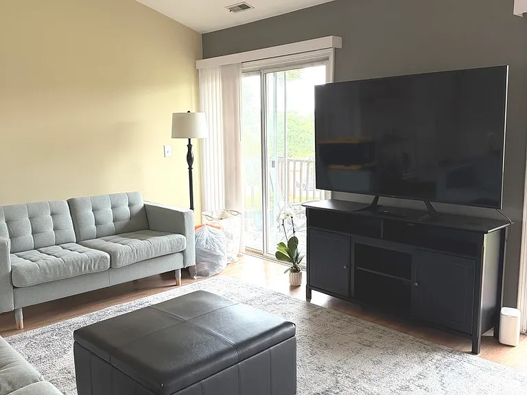 385 Sandhurst Cir #3 — Photo 3