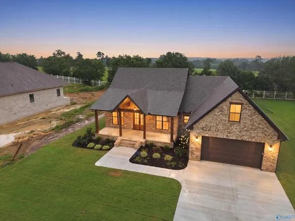 64 Krimson Cir, Albertville, AL 35951