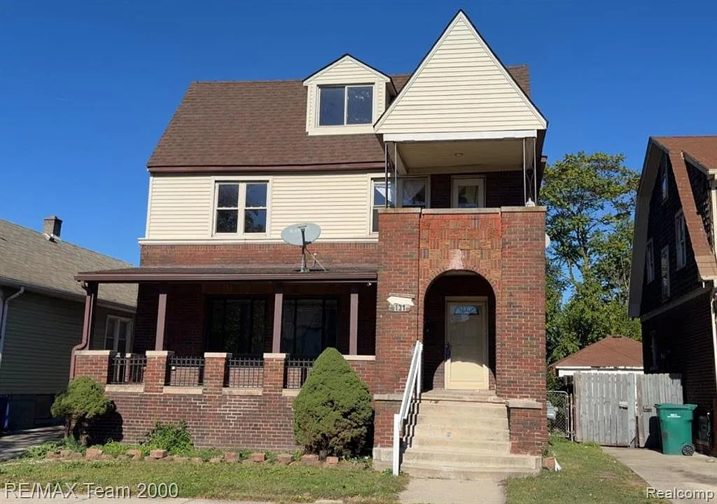 131 Maple St — Photo 2