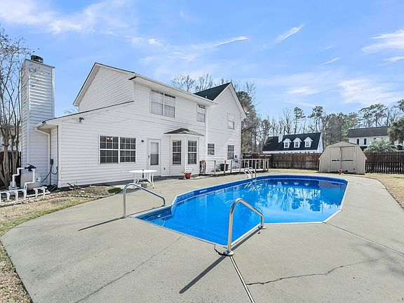 3rd image of 844 N Aylesbury Rd