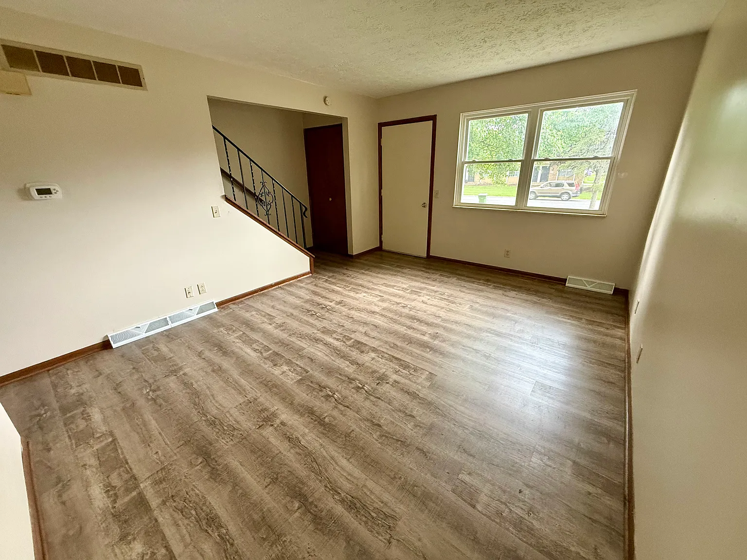 2 bed, 1000 sqft, $1,200 — Photo 3