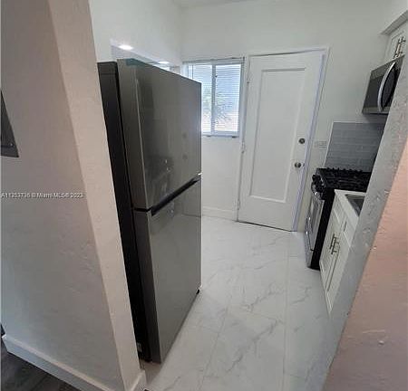 3rd image of 7435 Byron Ave APT 6