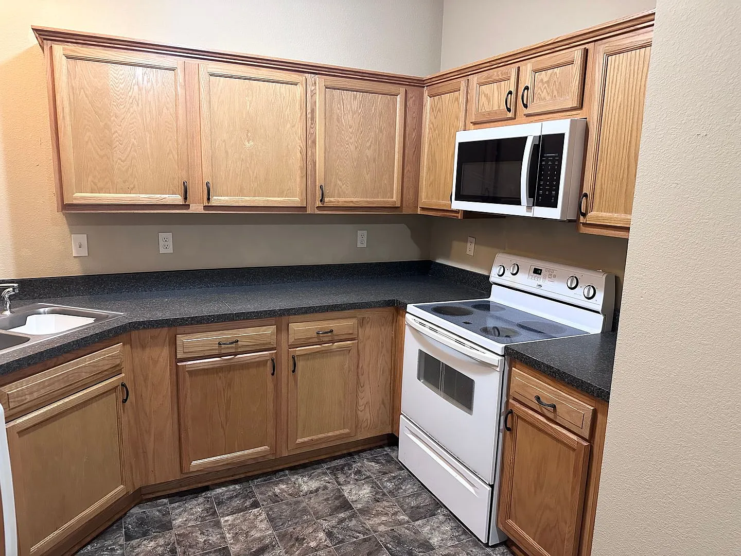 2 Bed | 2 Bath Apartment on the 1st Floor in Grain Valley at the Creekside Village Apartments — Photo 4