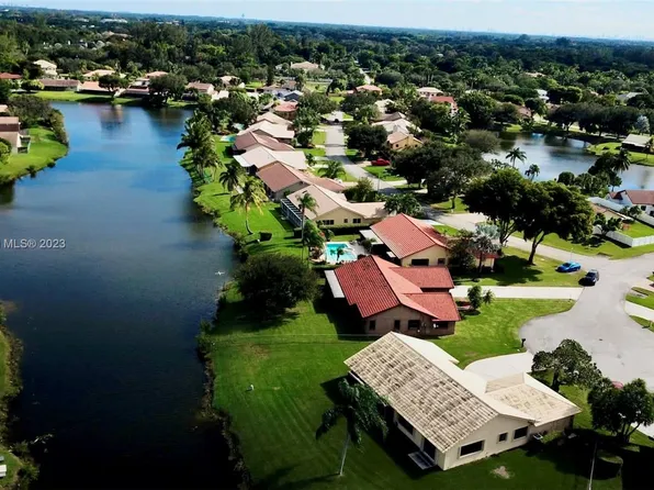 15011 Featherstone Way, Davie, FL 33331