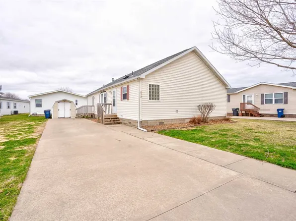 325 Palomino Ct, Iowa City, IA 52240