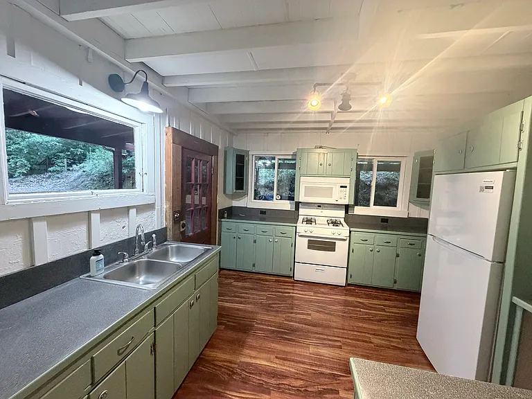 133 Western Ave — Photo 5