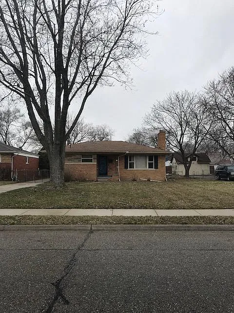 23067 Schroeder Ave photo 1