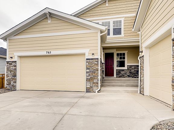 3rd image of 765 Willow Oak St