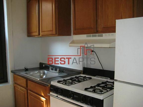 3rd image of 344 E 16th St Frnt A