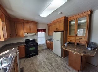 305 Adams Ave, Omro, WI 54963