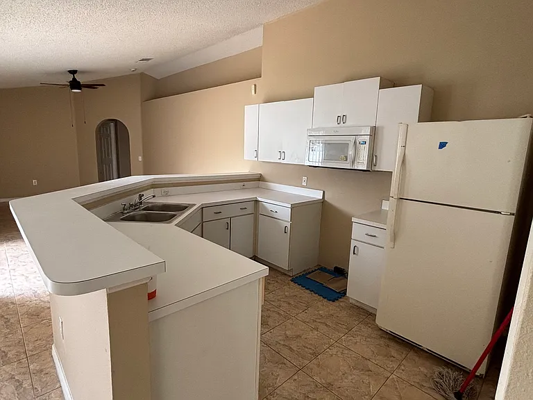 623 Polynesian Ct — Photo 4