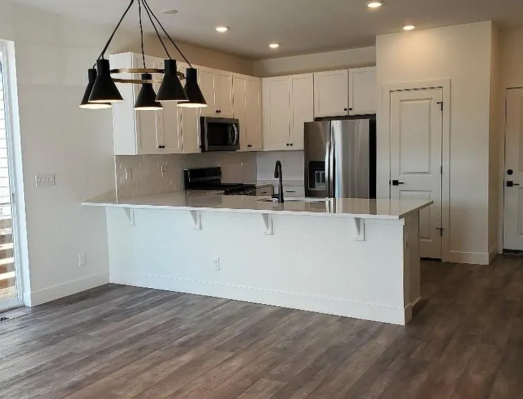 1106 Anker Dr — Photo 2