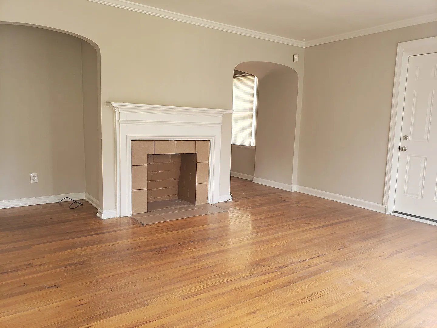 3 Bedroom Westwood Terrace Bungalow (Sorry, No Section 8) — Photo 4