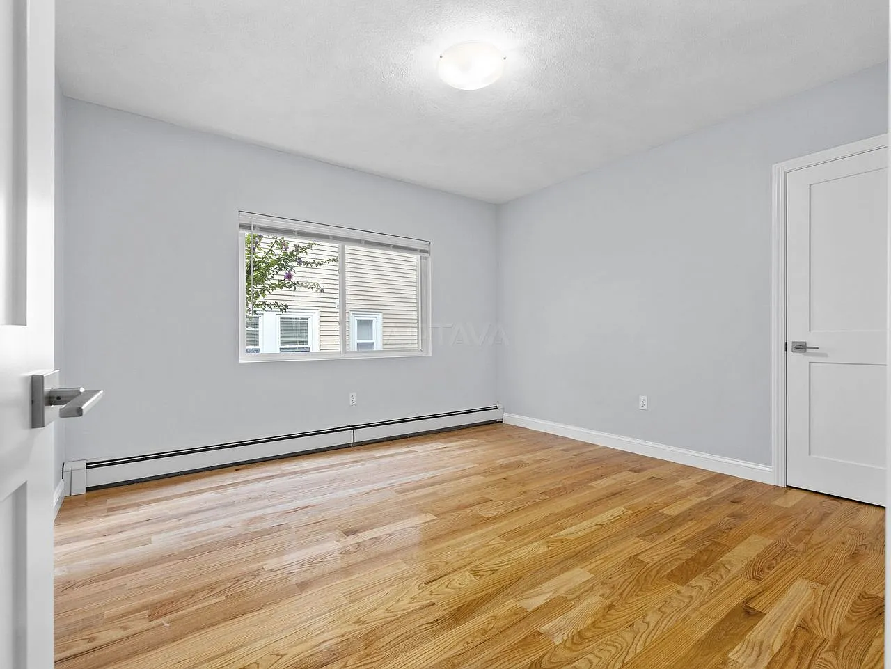 Medford Square / Medford Hillside area, 5 bedroom, 2 — Photo 2