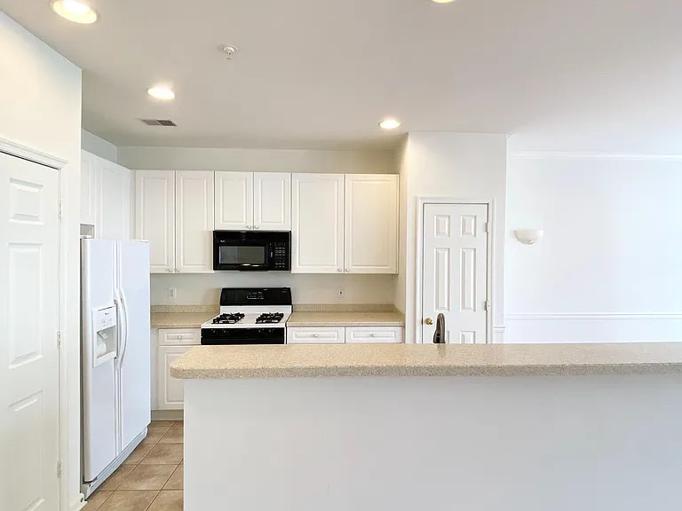 2663 Manhattan Pl #304 — Photo 29
