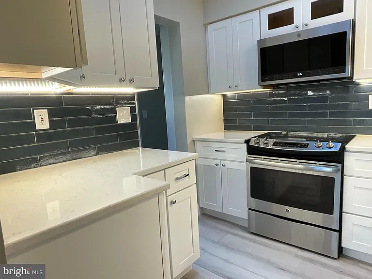 2031 Hillside Dr — Photo 13