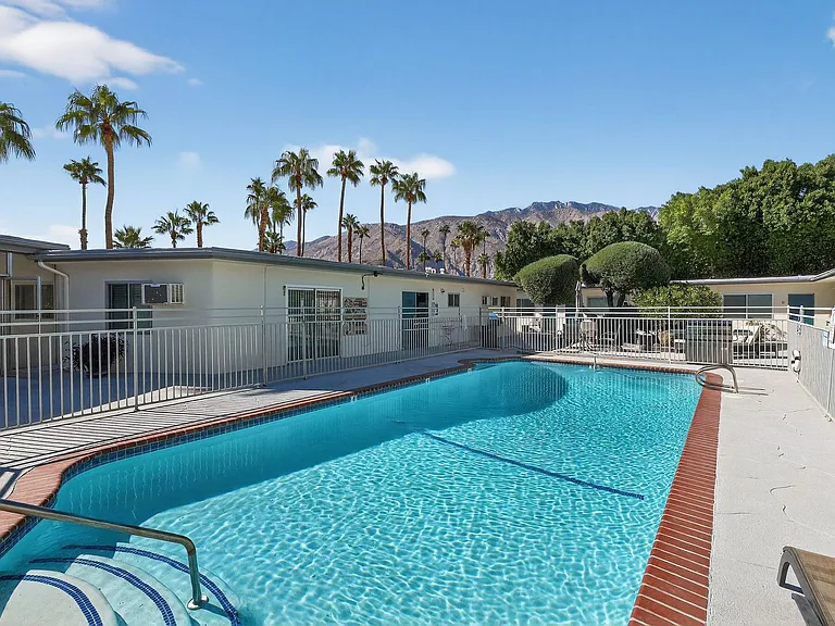 588 E. Mel Avenue - Hermosa Palms — Photo 14