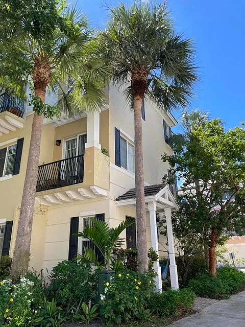 3 bed, 1957 sqft, $4,750 — Photo 2