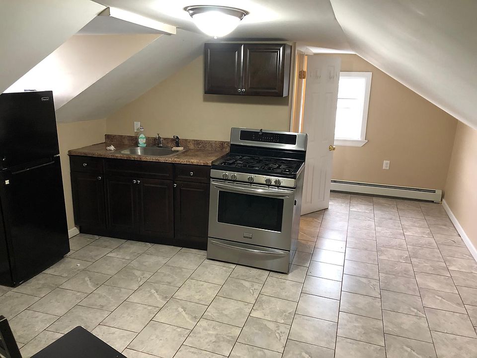 2nd image of 85 Madison St #3