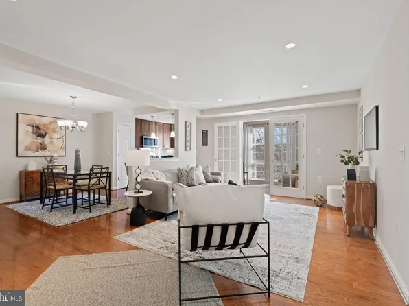 4065 S Four Mile Run Dr Unit 303, Arlington, VA 22204