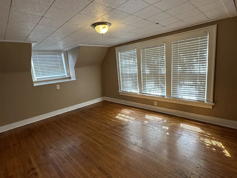735 S Grove St — Photo 12
