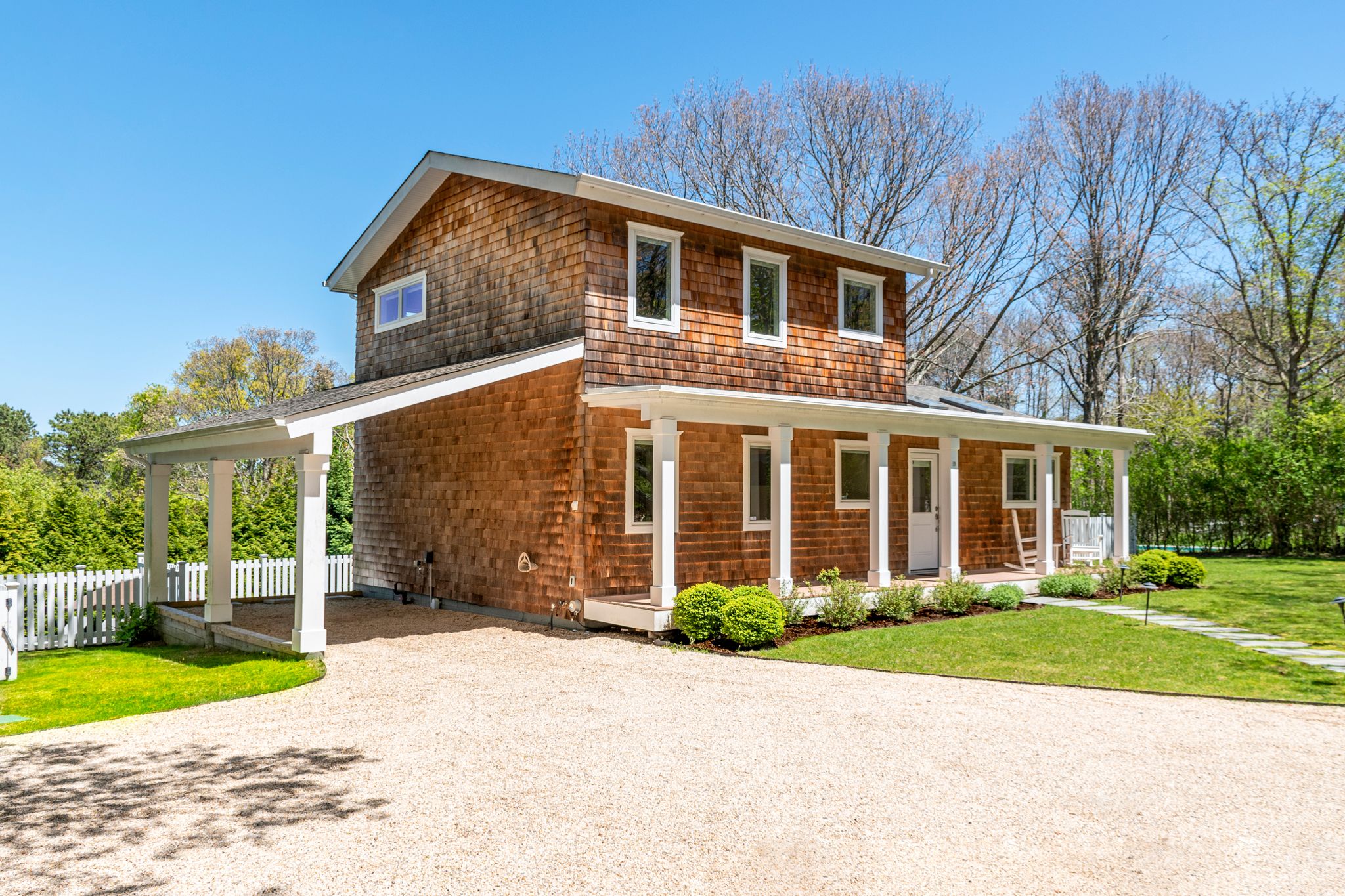 19 Hillside Rd in Southampton Out East