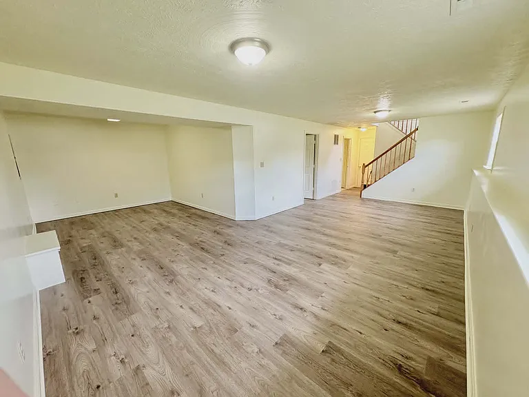 115 Churchill Dr — Photo 6