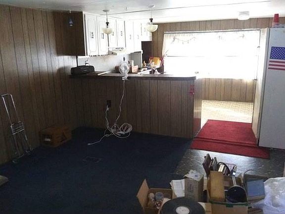 4th image of 201 W College St
